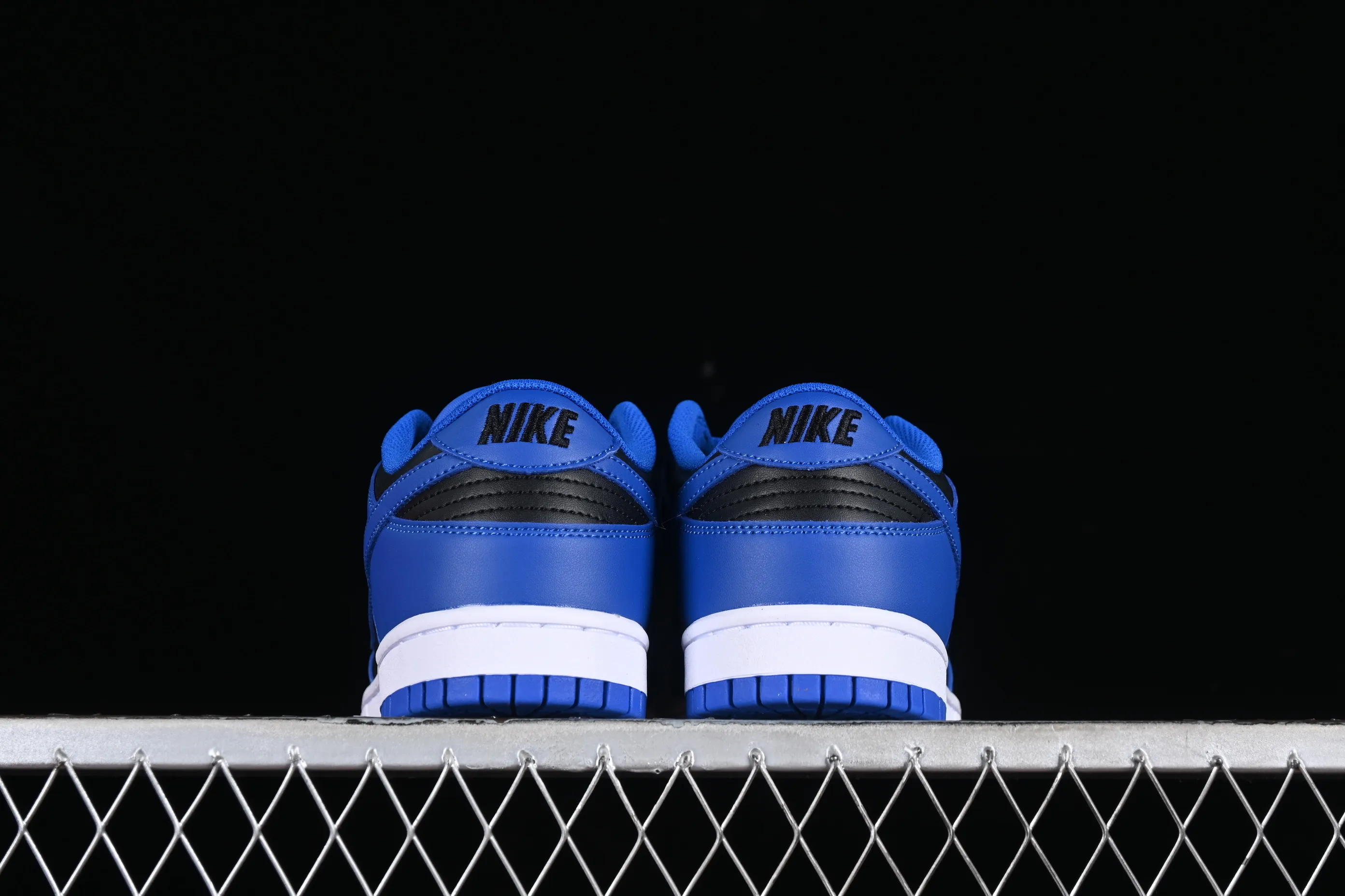 All categories Nk SB Dunk Series Nk SB Dunk Low low-top sneakers Nk SB Dunk Low black and blue color low-top casual sports skateboard shoes CW1590-001